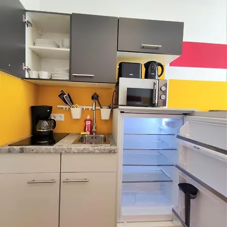 Hadersdorf Studios Near Train Station With Free Parking דירה *