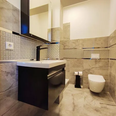 Hadersdorf Studios Near Train Station With Free Parking דירה *