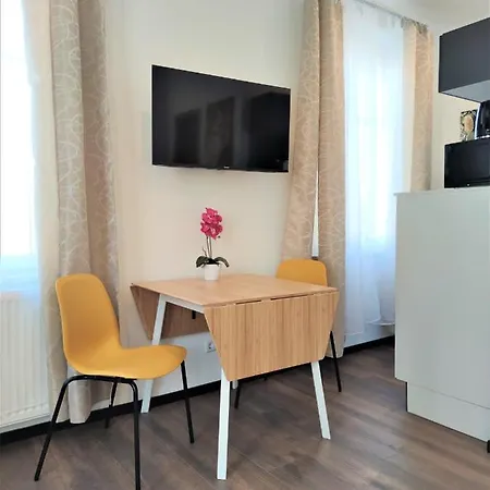 Hadersdorf Studios Near Train Station With Free Parking