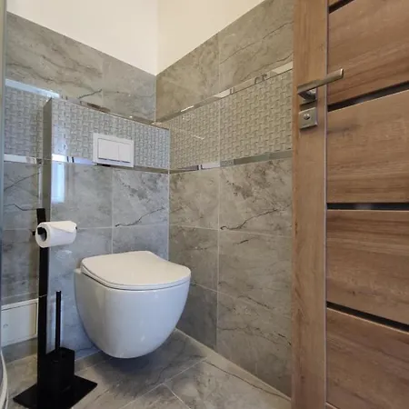 Hadersdorf Studios Near Train Station With Free Parking דירה *